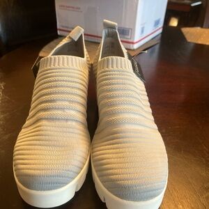 Bernie mev fx Dione Slip-On Knit Sneakers - Gray size 10 new without box